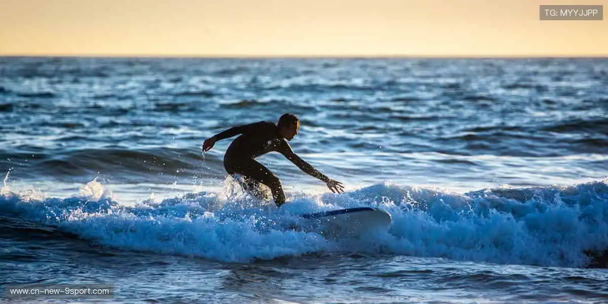 🎁 热爱永不缺席!官方正品周边,把偶像的力量穿在身上,握在手里!
